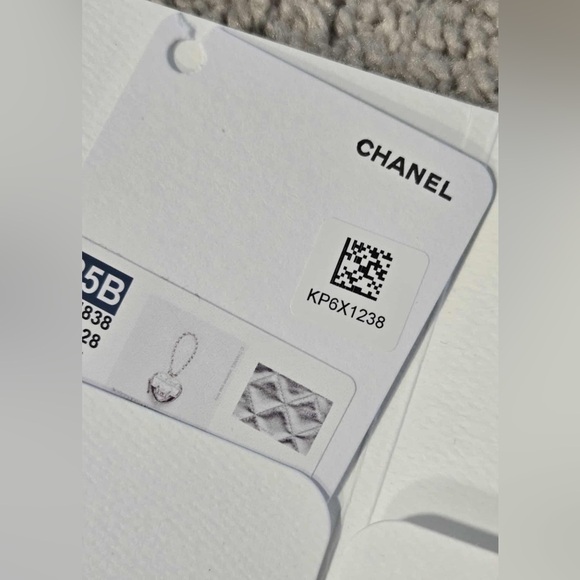 Chanel heart bag charm - Picture 5 of 7